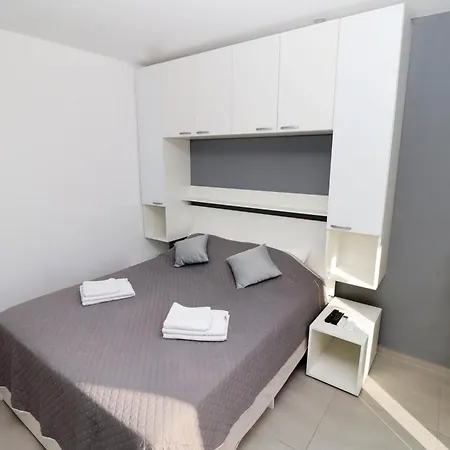 Amb Apartmaji